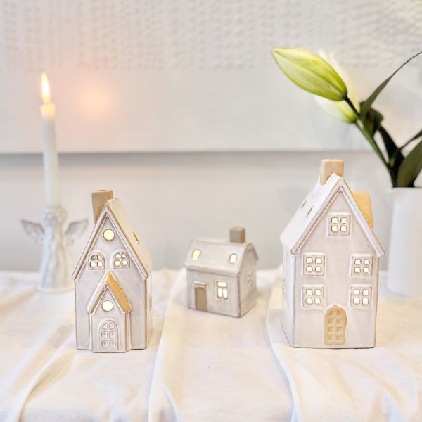 Lucia Snow House with Light | 8x7x11cm