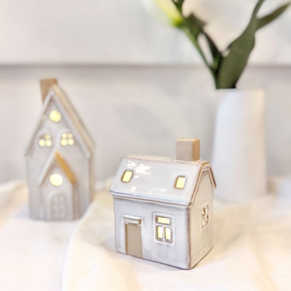 Lucia Snow House with Light | 8x7x11cm