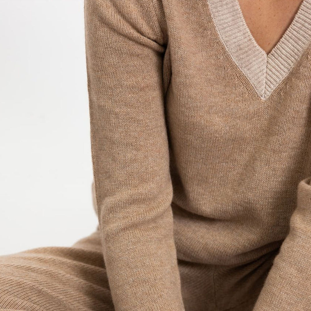 Bow | Ribbed V Neck Jumper | Cashmere Merino | Camel with Oatmeal V - Suzie Anderson Home