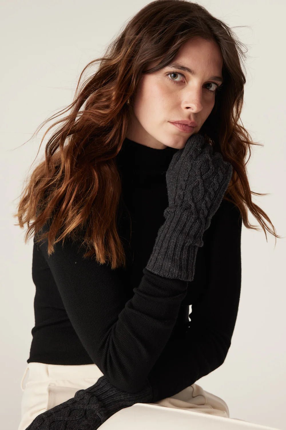 Cable | Merino Gloves | Charcoal - Suzie Anderson Home