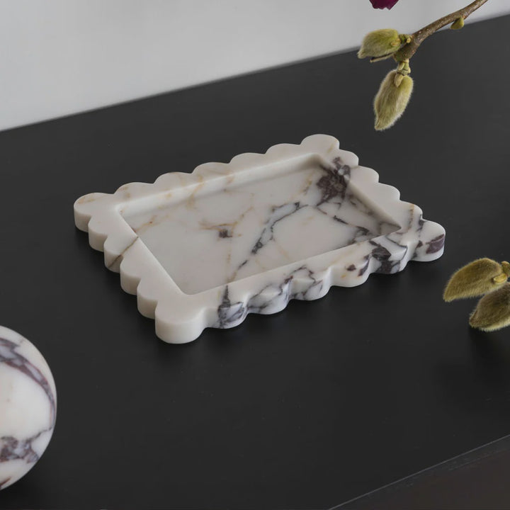 Palace Scalloped Marble Tray | Medium | Viola Calacatta