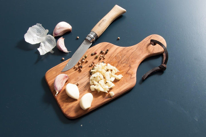 Berard | Olive Wood Cutting Board w Handle | 21x11cm