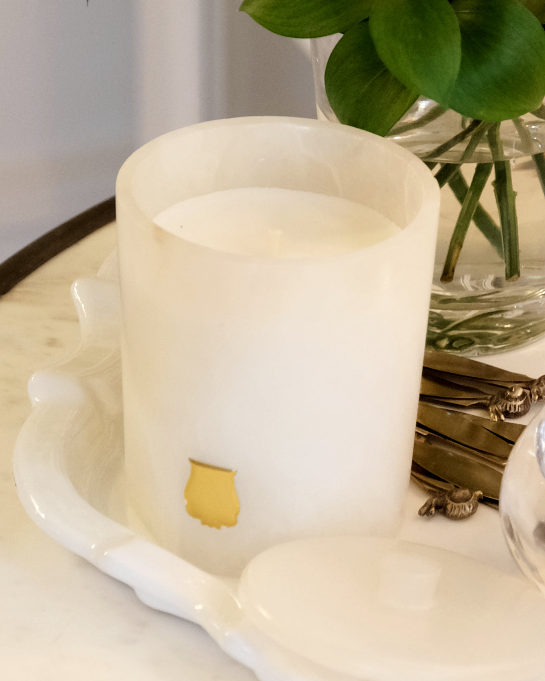 Trudon Alabaster Candle with Lid 270g | Atria | Iris and Amber