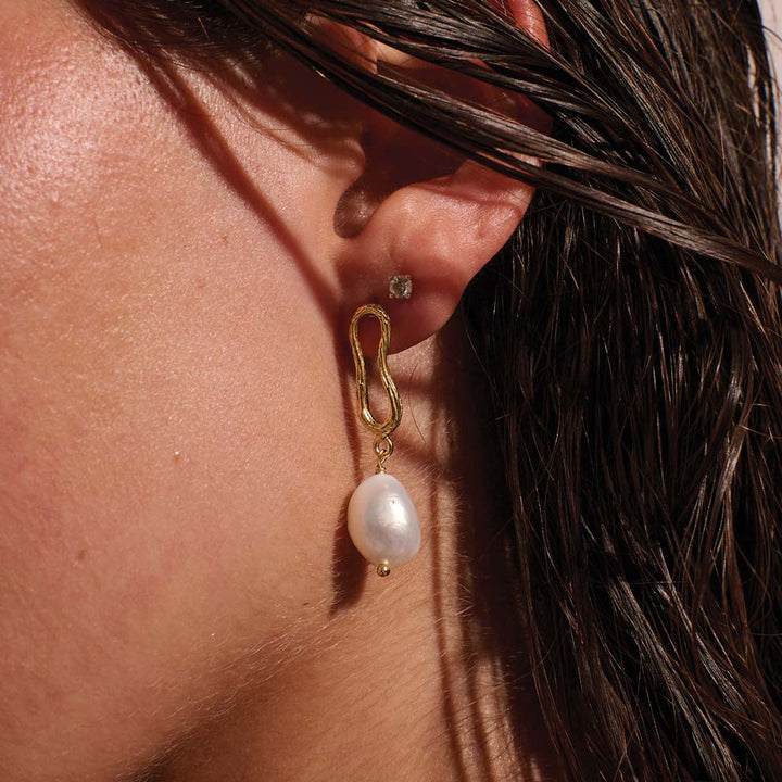 Eterna Baroque Pearly Earrings | 18K Gold Plate