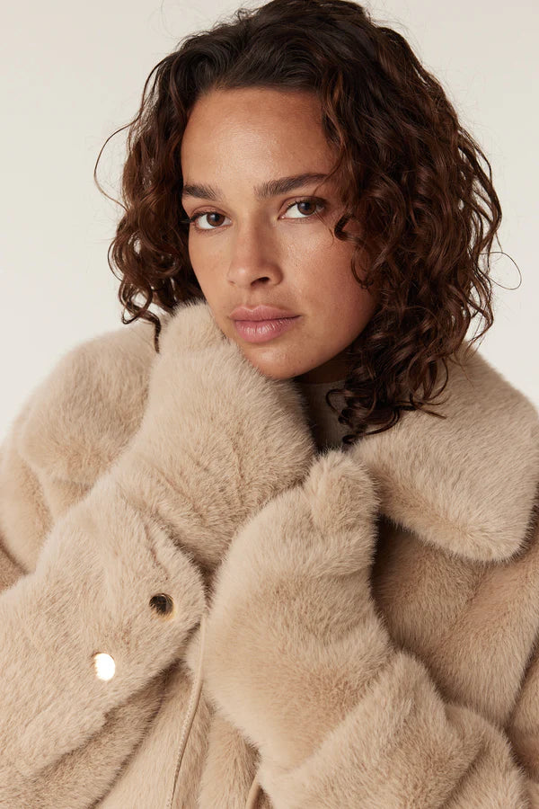 Cable | Faux Fur Mittens | Camel