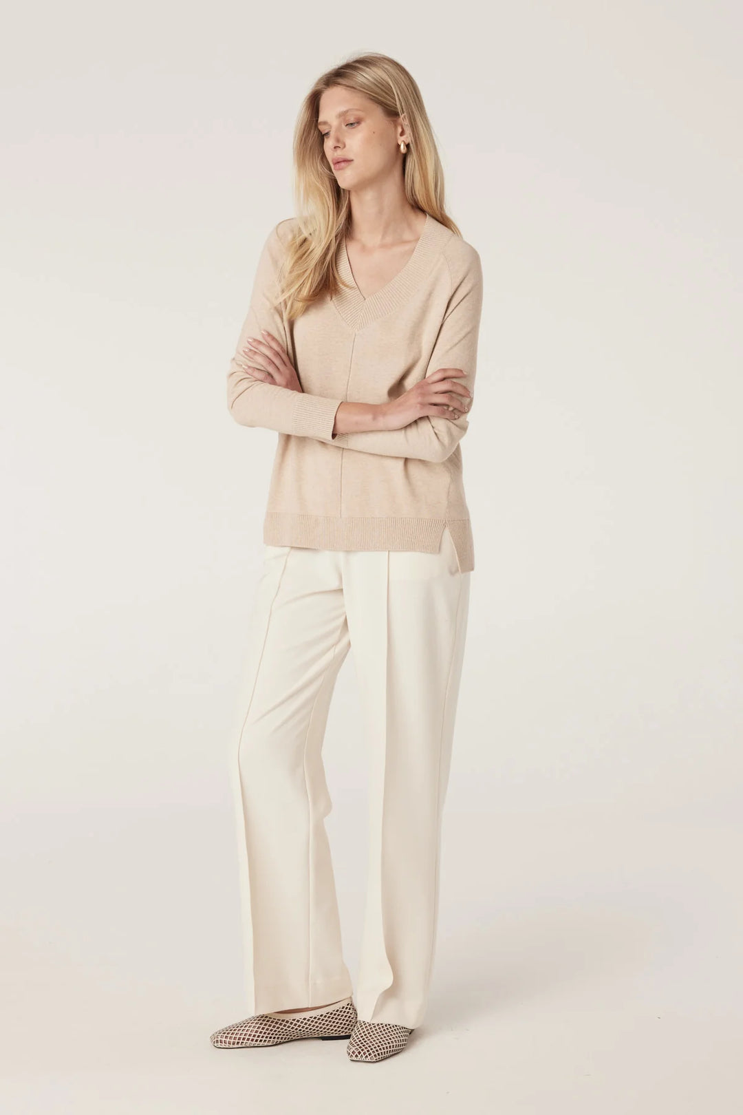 Cable | Cotton Cashmere V Neck Jumper | Sand