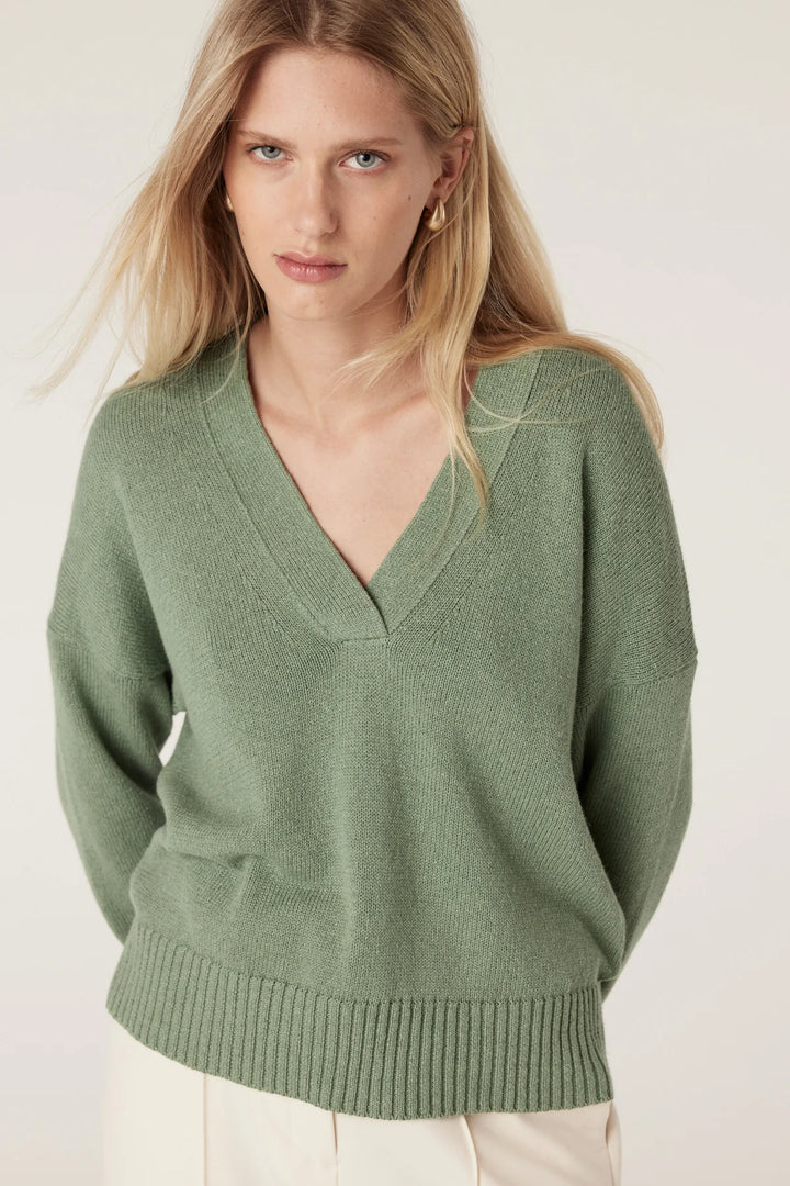 Cable | Flax V Jumper | Field Green