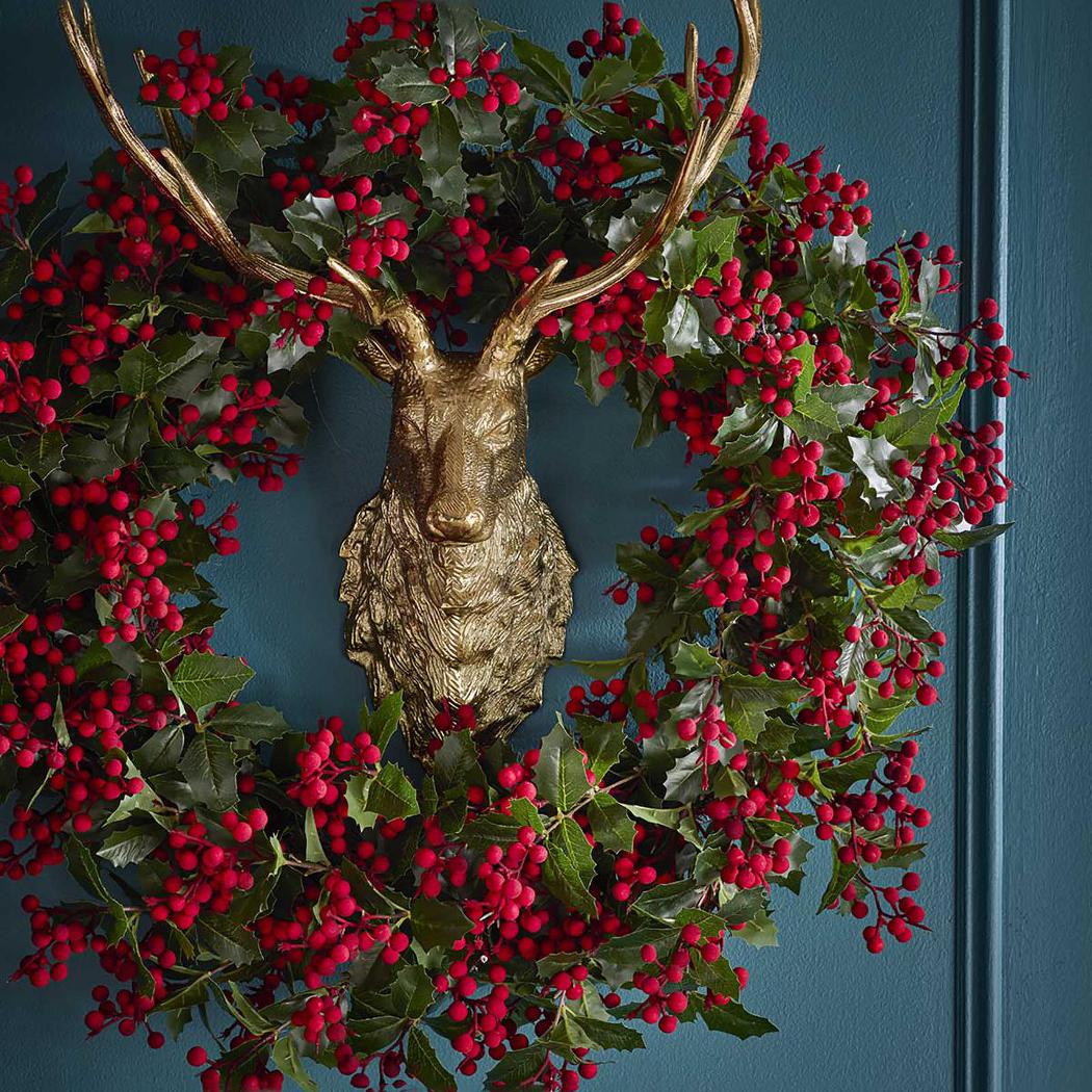 Verdant Holly Leaf Wreath
