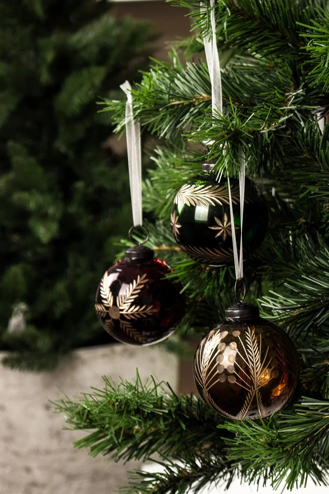 Amina Glass Amber/Gold Bauble