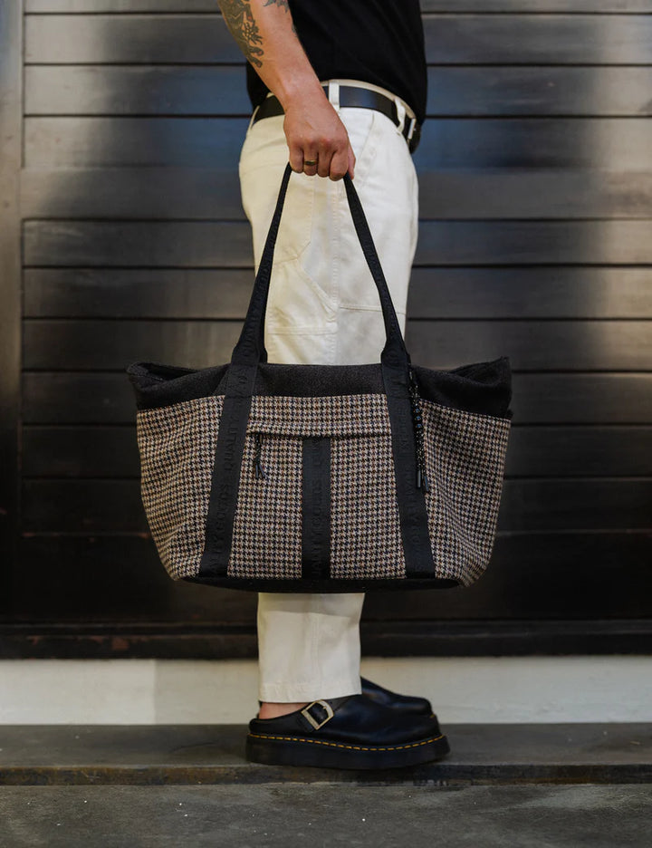 Simple | Jasper Houndstooth Weekender Bag | Charcoal/Tan