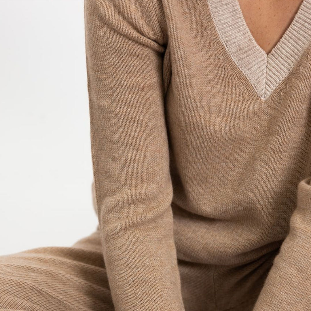 Bow |  Ribbed V Neck Jumper | Cashmere Merino  | Camel with Oatmeal V