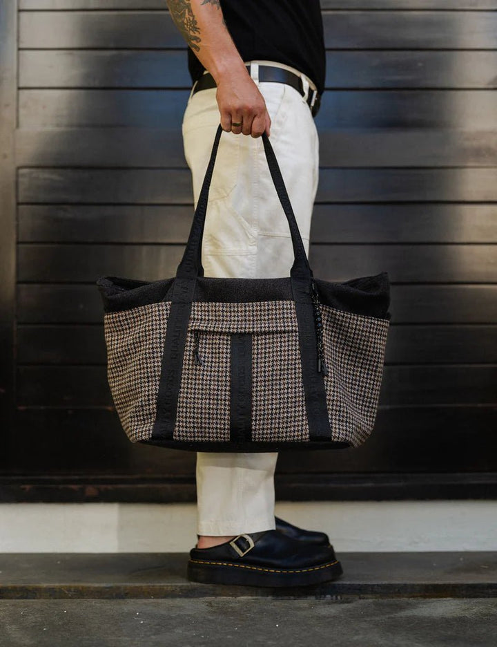 Simple | Jasper Houndstooth Weekender Bag | Charcoal/Tan - Suzie Anderson Home